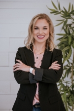 Headshot Standing 1
